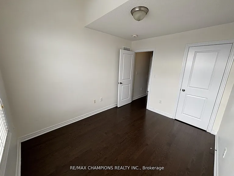 64 Pennycross Cres — Photo 18