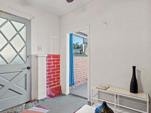 3rd image of 1819 Lilac Ln