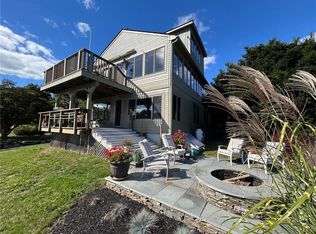 16 Cecil Ave, North Kingstown, RI 02852
