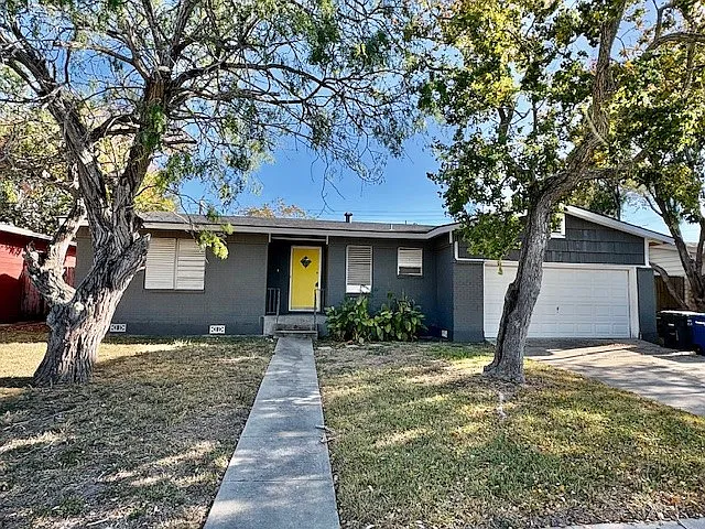 1045 Dolphin Pl — Photo 1