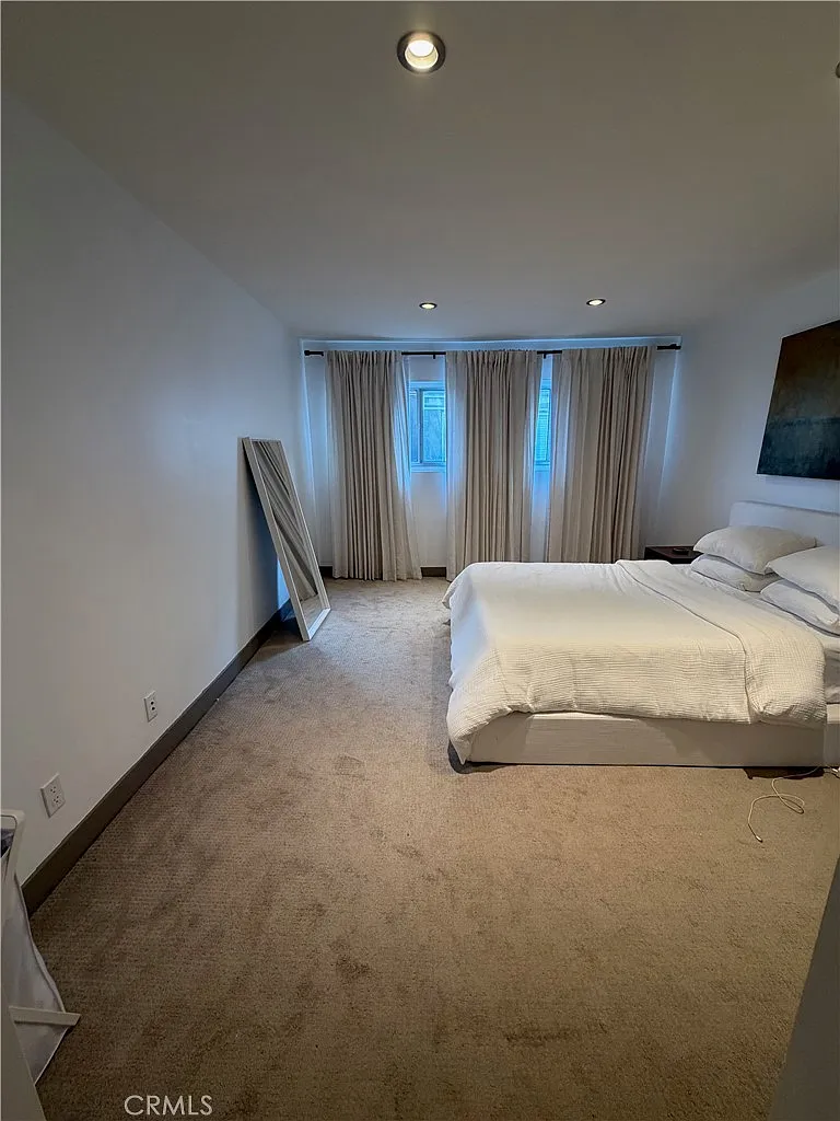 1 bed, 1.5 bath, 910 sqft, $3,800 — Photo 2
