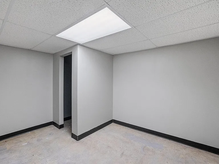 131 Forest Hill Way — Photo 46