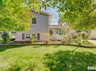 2304 Tamaroa Trl, Springfield, IL 62702
