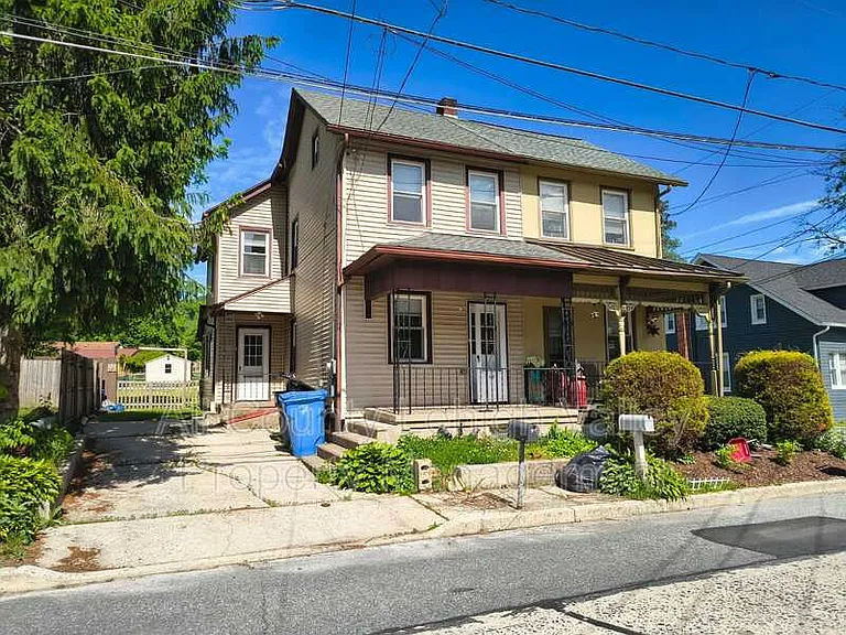 639 Washington St — Photo 1
