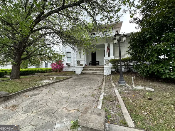 53 W Graham St, Mc Rae Helena, GA 31055