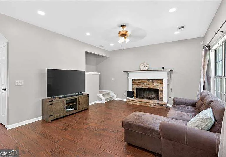 2865 Stonehenge Ct — Photo 6