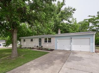 13 Oak Dr, Saint Peters, MO 63376