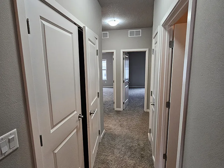 1614 Ingersoll Ave — Photo 9