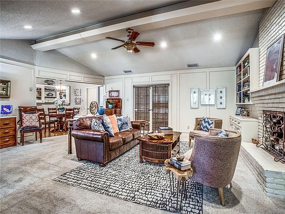 4th image of 9225 Middle Glen Dr