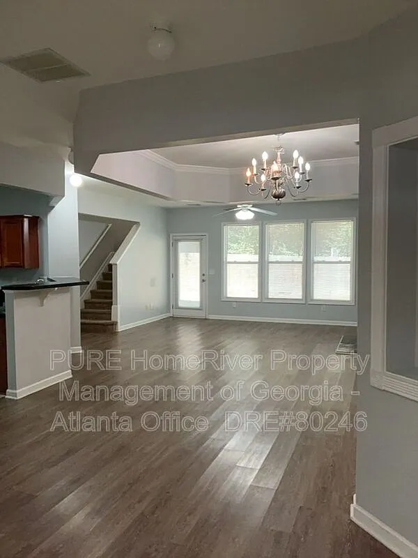 3 bed, 2.5 bath, 1981 sqft, $2,299 — Photo 3