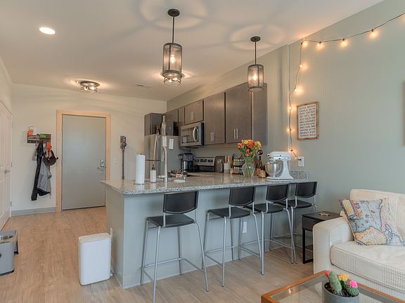5th image of 1222 Patrick Henry Dr #2