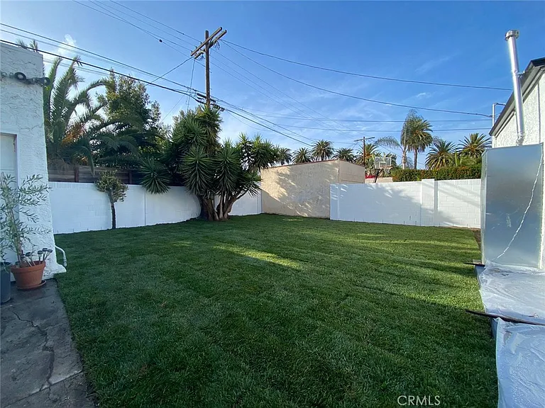 2121 S Redondo Blvd — Photo 19