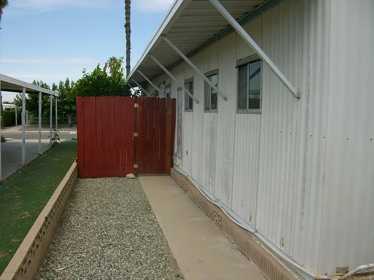848 S Lyon Ave — Photo 16