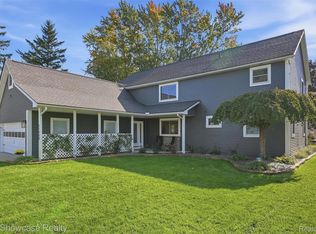 11909 Algonquin Dr, Pinckney, MI 48169