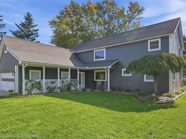 11909 Algonquin Dr, Pinckney, MI 48169