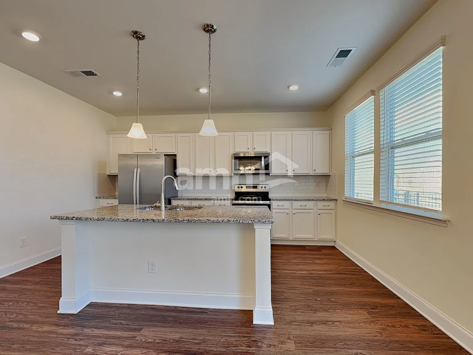 3 bed, 2.5 bath, 1895 sqft, $2,290 — Photo 3