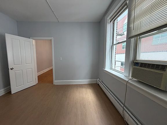 4th image of 520 37th St APT 3L