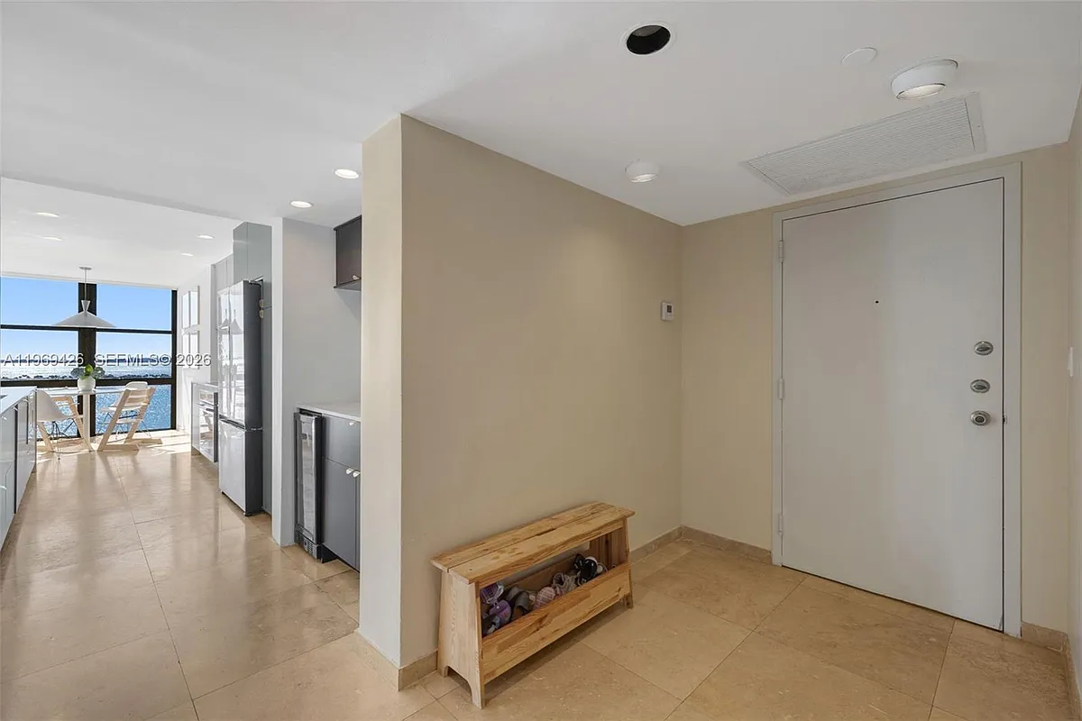 Building Photo - 1915 Brickell Ave #1407