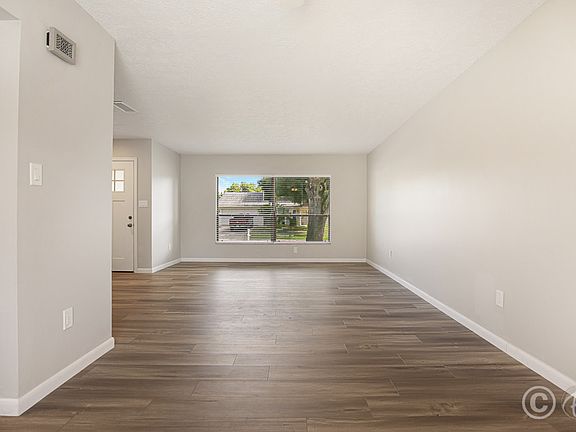 3rd image of 423 Van Reed Manor Dr