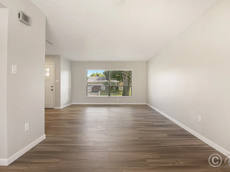 423 Van Reed Manor Dr — Photo 3