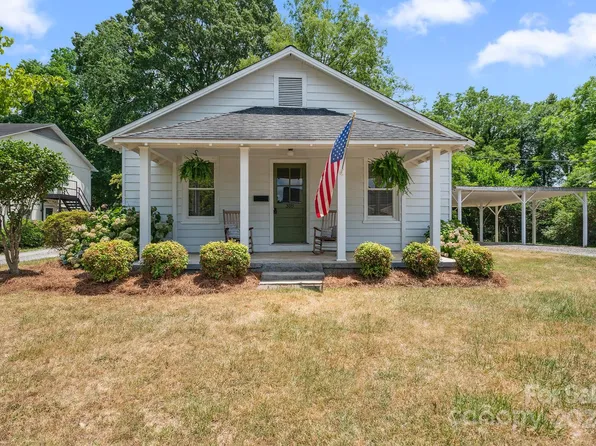 318 E McBee St, Lincolnton, NC 28092