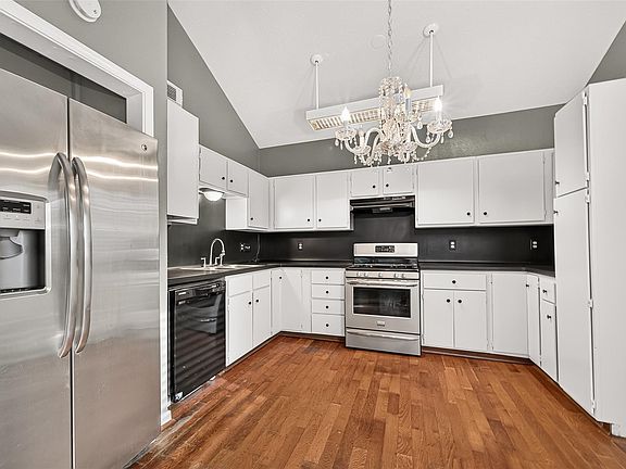 3rd image of 3811 Suttonford Dr