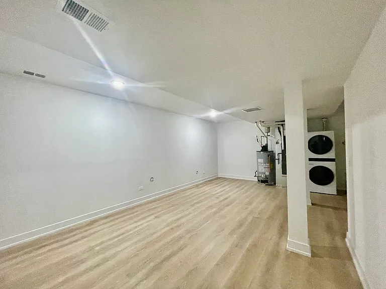 2158 W 18th St #2 — Photo 9