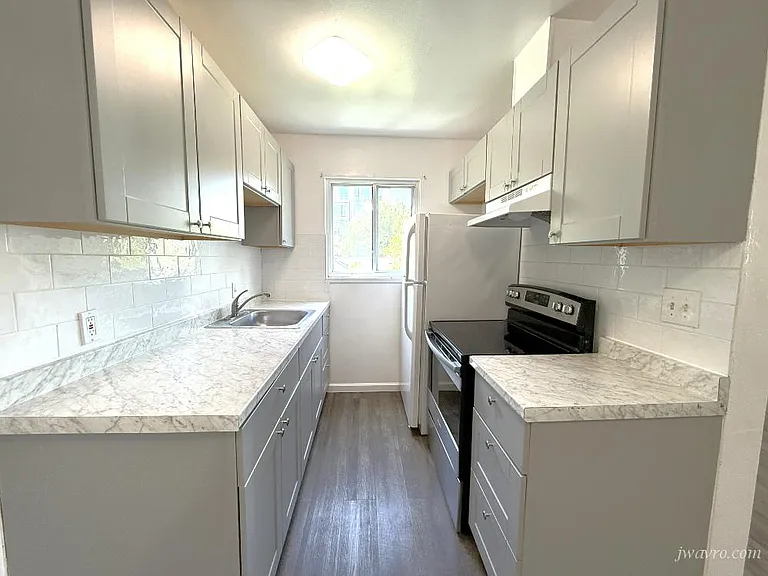 690 Bradford St #7 — Photo 3