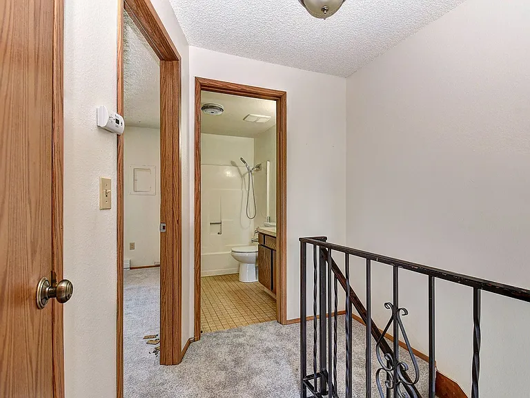2415 E 30th St — Photo 12