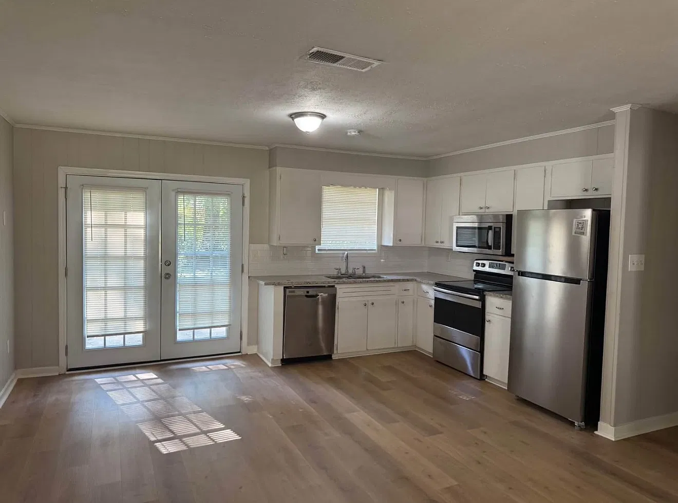 3 bed, 1046 sqft, $1,650 — Photo 4
