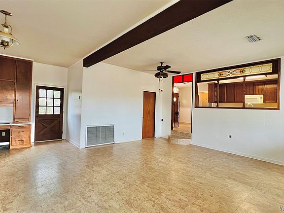 3rd image of 225 Lowe Dr