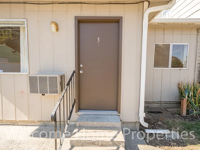 108 SE 6th St — Photo 2