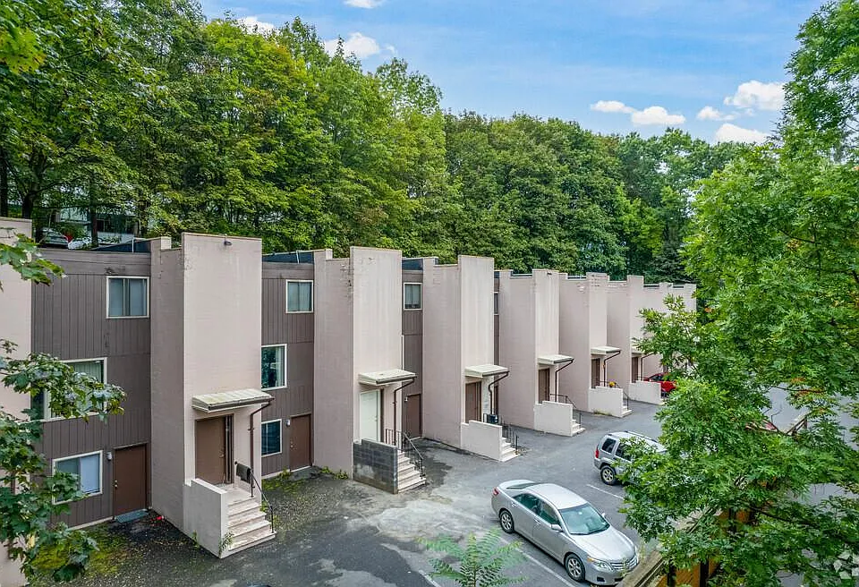212 Giles St #2