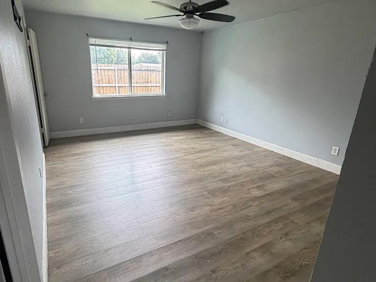 2621 Roman Way — Photo 6