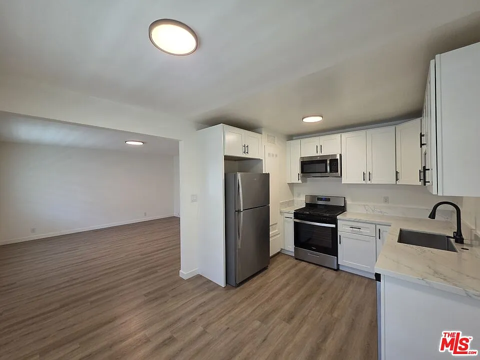 2 bed, 1.0 bath, 780 sqft, $3,500 — Photo 2