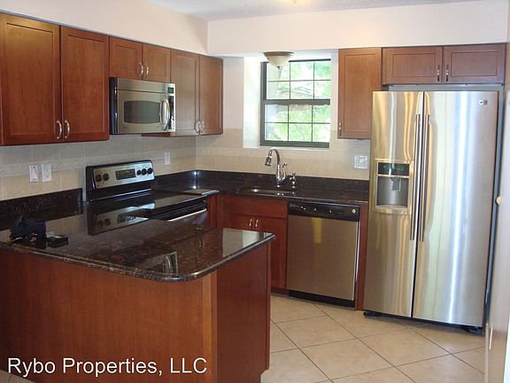 5th image of 2304 Yellowstone Park Ct APT F