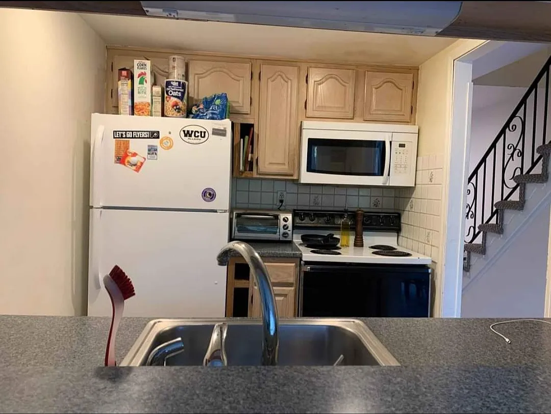 703 Valley Dr — Photo 2