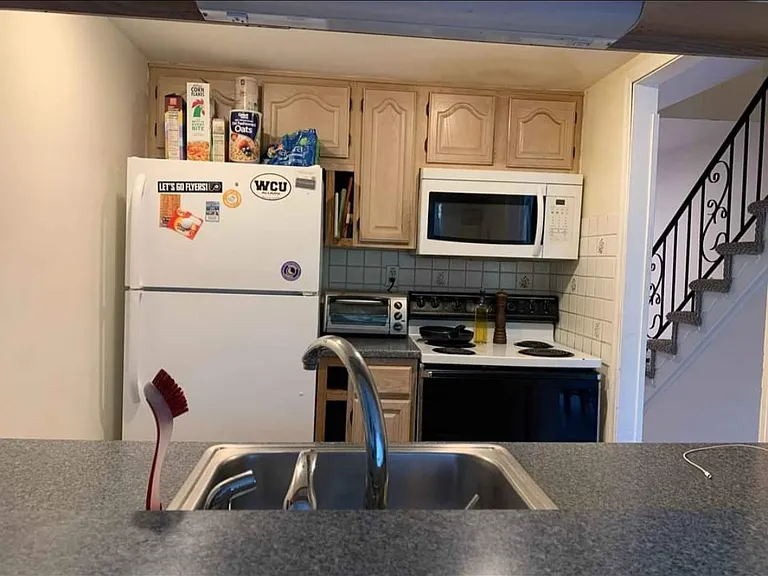 703 Valley Dr — Photo 2