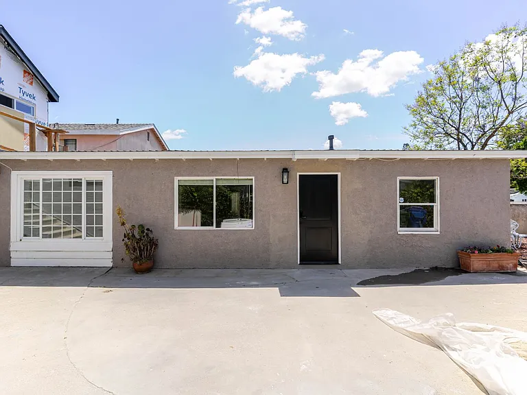 5730 Willowcrest Ave — Photo 3