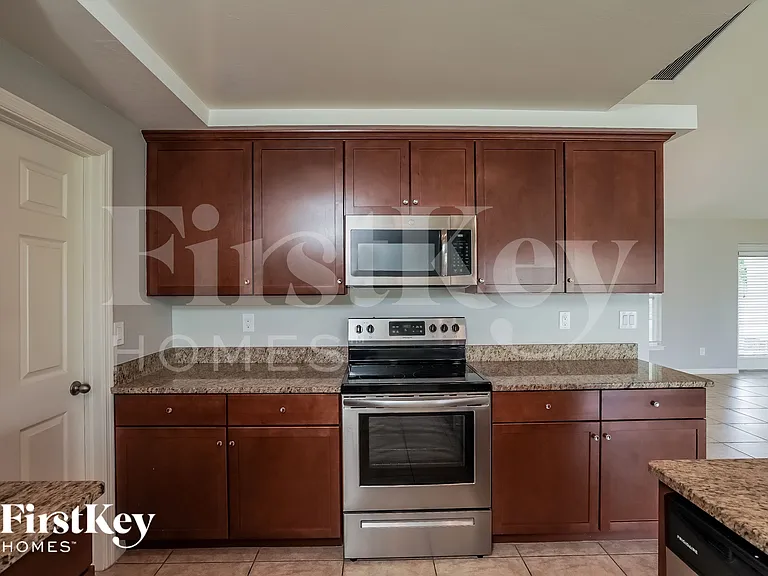 1719 NW 25th Ln — Photo 6