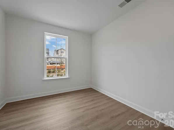 7028 Westrow Ave, Charlotte, NC 28278