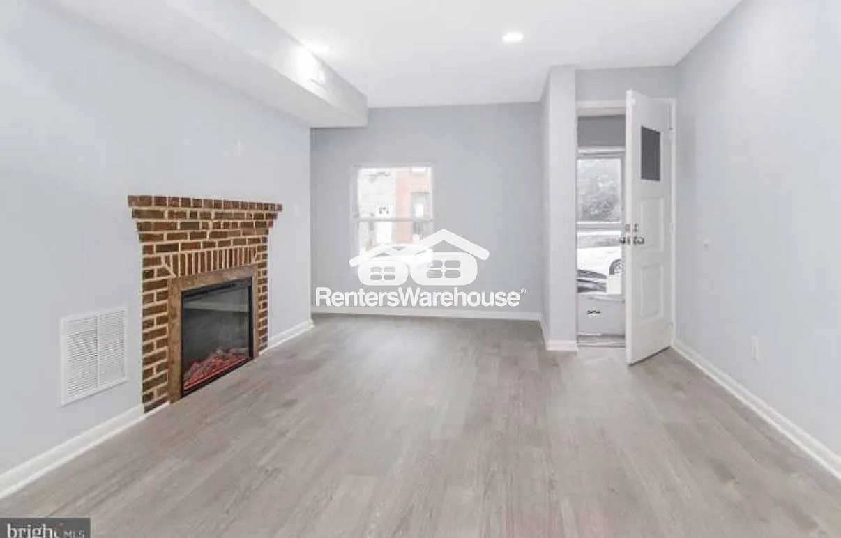 3 Bed / 1.5 Bath Townhome — Photo 2