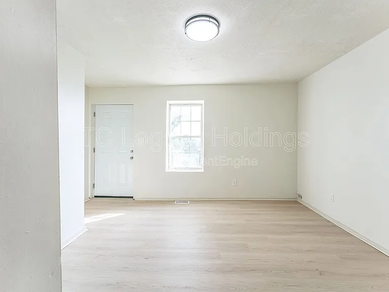 415 Simpson Ave — Photo 5
