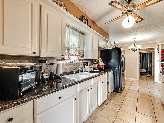 5th image of 409 E Lanett Dr