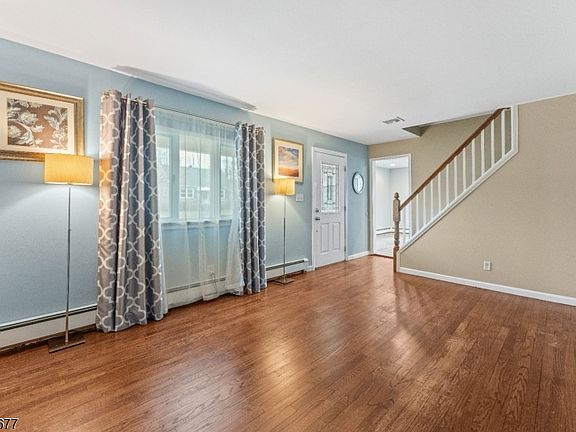 4th image of 25 Fair Hill Rd