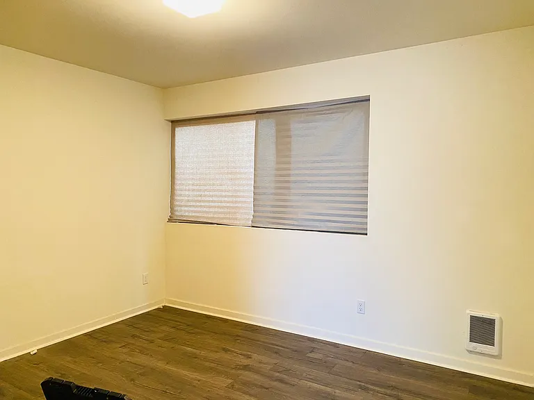 2322 E Denny Way — Photo 6