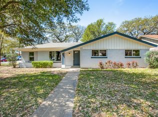 401 Moore Creek Rd, Hurst, TX 76053