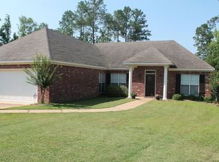 220 Greensview Dr, Brandon, MS 39047