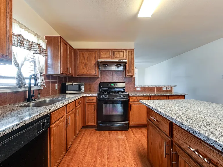 18231 Afton Hollow Ln — Photo 11