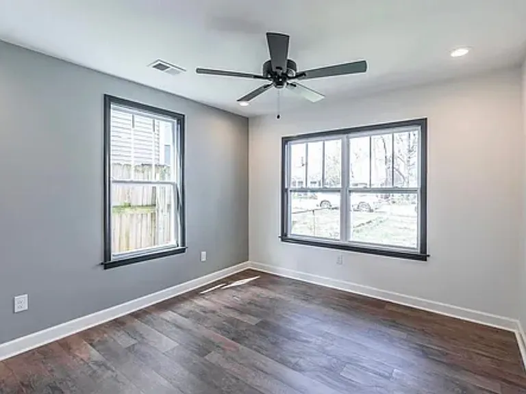 732 Bellaire Ave — Photo 16